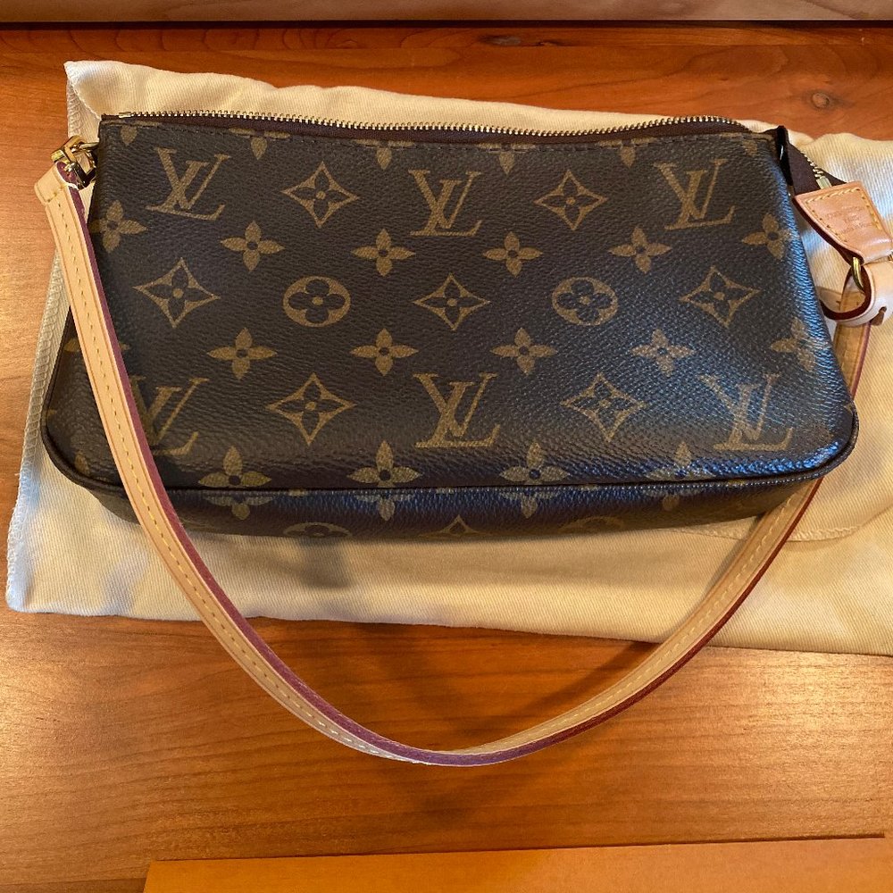 Louis Vuitton Pochette Accessoires NM